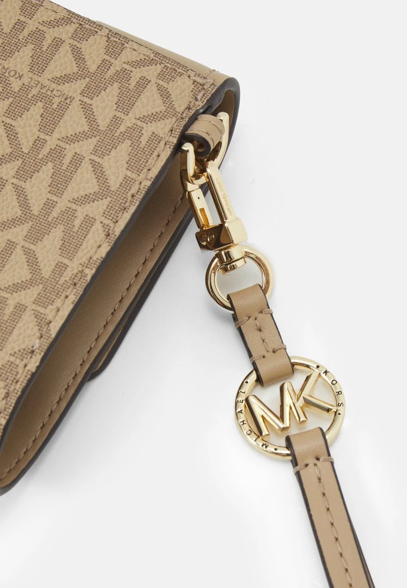 MICHAEL Michael Kors Damen JET SET CHARM FLAP WRISTLET - Geldbörse - Camel 7 MICHAEL Michael Kors Damen JET SET CHARM FLAP WRISTLET - Geldbörse - Camel – Bild 5