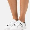 MICHAEL Michael Kors Damen KEATON STRIPE - Sneaker Low - Bright White/multicolor 2 MICHAEL Michael Kors Damen KEATON STRIPE - Sneaker Low - Bright White/multicolor -MICHAEL Michael Kors Verkaufsgeschäft 1576a7c02a6c4ce8b6e9fdf3ad5cd913