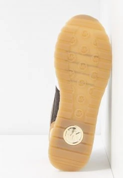 MICHAEL Michael Kors Damen BILLIE TRAINER - Sneaker Low - Optic White/brown 15 MICHAEL Michael Kors Damen BILLIE TRAINER - Sneaker Low - Optic White/brown -MICHAEL Michael Kors Verkaufsgeschäft 16c18f587aee493e8d5e1c9789d7aa79