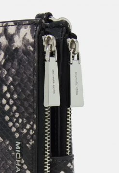 MICHAEL Michael Kors Damen JET SET WRISTLET - Geldbörse - Black/white 9 MICHAEL Michael Kors Damen JET SET WRISTLET - Geldbörse - Black/white -MICHAEL Michael Kors Verkaufsgeschäft 1e0f629450f5417aa41fe17659800ff9