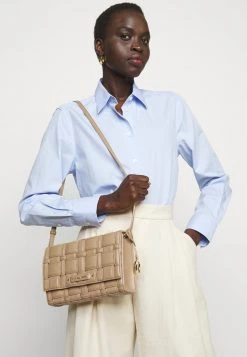 MICHAEL Michael Kors Damen IVY XBODY - Umhängetasche - Camel 11 MICHAEL Michael Kors Damen IVY XBODY - Umhängetasche - Camel -MICHAEL Michael Kors Verkaufsgeschäft 21dc5e5489964e1d8bc3807892ddccce