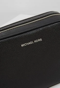 MICHAEL Michael Kors Damen JET SET CAMERA BAG - Umhängetasche - Black 17 MICHAEL Michael Kors Damen JET SET CAMERA BAG - Umhängetasche - Black -MICHAEL Michael Kors Verkaufsgeschäft 2c59ac4303ab4aada4a4e5d3adef39c2