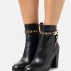 MICHAEL Michael Kors Damen FARRAH BOOTIE - Stiefelette - Black -MICHAEL Michael Kors Verkaufsgeschäft 2f023a64f285404ebf6f6da3e77188c0