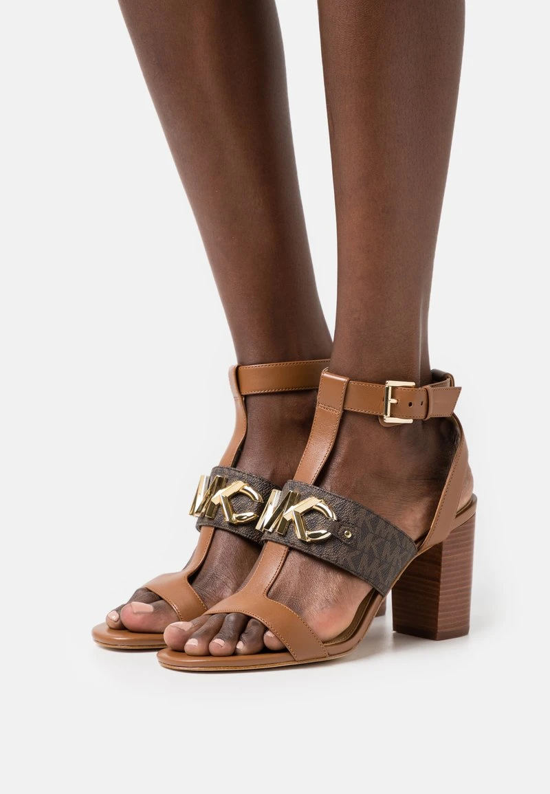 MICHAEL Michael Kors Damen IZZY T STRAP - High Heel Sandalette - Brown/multi-coloured 3 MICHAEL Michael Kors Damen IZZY T STRAP - High Heel Sandalette - Brown/multi-coloured