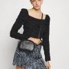 MICHAEL Michael Kors Damen JET SET CHARM OVAL XBODY - Umhängetasche - Black -MICHAEL Michael Kors Verkaufsgeschäft 3218c3219c0f4b5c993f52b568f68e14