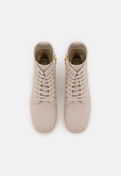 MICHAEL Michael Kors Damen JAX BOOTIE - Schnürstiefelette - Light Sand 13 MICHAEL Michael Kors Damen JAX BOOTIE - Schnürstiefelette - Light Sand -MICHAEL Michael Kors Verkaufsgeschäft 3b5328eb026144d5899867553c916c83