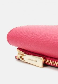 MICHAEL Michael Kors Damen GREENWICH TRIFOLD - Geldbörse - Rubin Red 11 MICHAEL Michael Kors Damen GREENWICH TRIFOLD - Geldbörse - Rubin Red -MICHAEL Michael Kors Verkaufsgeschäft 433a6288097f4bb0bb39b5fe9f55f576