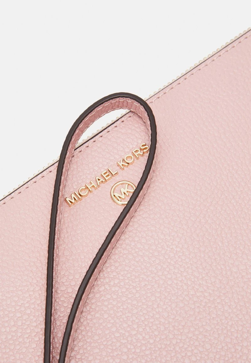 MICHAEL Michael Kors Damen JET CHARM WRISTLET - Clutch - Smokey Rose 8 MICHAEL Michael Kors Damen JET CHARM WRISTLET - Clutch - Smokey Rose – Bild 6
