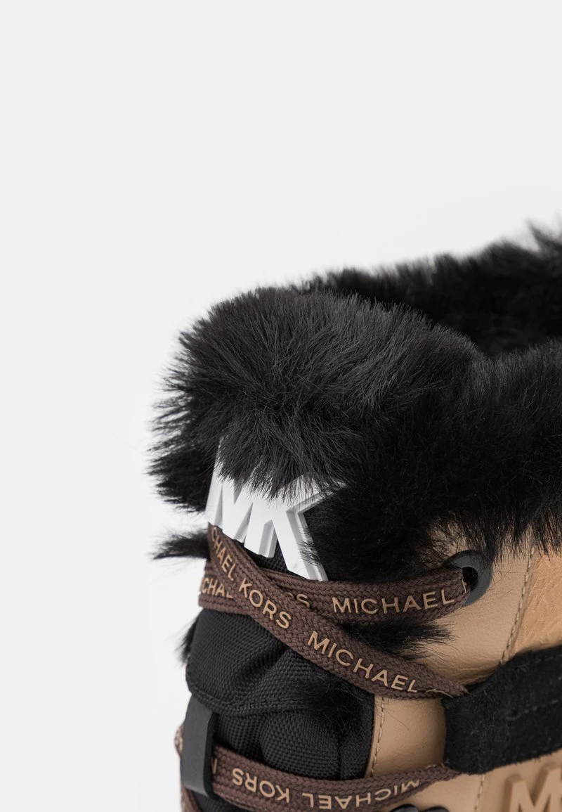 MICHAEL Michael Kors Damen OZZIE BOOT - Snowboot/Winterstiefel - Black/camel 9 MICHAEL Michael Kors Damen OZZIE BOOT - Snowboot/Winterstiefel - Black/camel – Bild 7