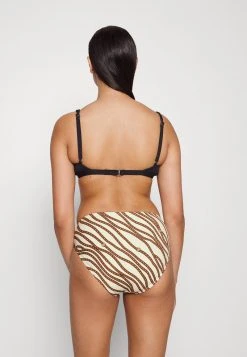 MICHAEL Michael Kors Damen DIAGONAL BELT HIGH LEG BOTTOM - Bikini-Hose - Bone 9 MICHAEL Michael Kors Damen DIAGONAL BELT HIGH LEG BOTTOM - Bikini-Hose - Bone -MICHAEL Michael Kors Verkaufsgeschäft 4ff293238a774be2ab4ae5d3499ad159