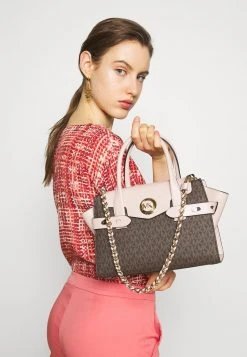 MICHAEL Michael Kors Damen CARMEN FLAP SATCHEL SEMI LUX - Handtasche - Brown/softpink 9 MICHAEL Michael Kors Damen CARMEN FLAP SATCHEL SEMI LUX - Handtasche - Brown/softpink -MICHAEL Michael Kors Verkaufsgeschäft 539af70779cc4877b2f5cf2650c4f328