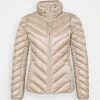 MICHAEL Michael Kors Damen SHORT PACKABLE PUFFER - Daunenjacke - Champagne 2 MICHAEL Michael Kors Damen SHORT PACKABLE PUFFER - Daunenjacke - Champagne -MICHAEL Michael Kors Verkaufsgeschäft 55b99130ac8747109a5c107871361d8b