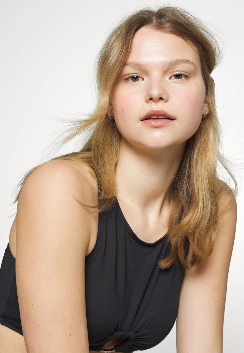 MICHAEL Michael Kors Damen ICONIC SOLIDS CROPPED - Bikini-Top - Black 8 MICHAEL Michael Kors Damen ICONIC SOLIDS CROPPED - Bikini-Top - Black – Bild 6