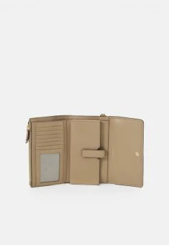 MICHAEL Michael Kors Damen JET SET CHARM FLAP WRISTLET - Geldbörse - Camel 9 MICHAEL Michael Kors Damen JET SET CHARM FLAP WRISTLET - Geldbörse - Camel -MICHAEL Michael Kors Verkaufsgeschäft 719820c8818e413289ccc30eb40e6e3a