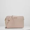 MICHAEL Michael Kors Damen JET SET TRAVEL CROSSBODY - Umhängetasche - Soft Pink 1 MICHAEL Michael Kors Damen JET SET TRAVEL CROSSBODY - Umhängetasche - Soft Pink -MICHAEL Michael Kors Verkaufsgeschäft 721eb310f2e94e958883f0c51865f168