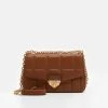 MICHAEL Michael Kors Damen SOHO CHAIN - Umhängetasche - Tan 2 MICHAEL Michael Kors Damen SOHO CHAIN - Umhängetasche - Tan -MICHAEL Michael Kors Verkaufsgeschäft 7c1b155e98df49098d6aee49570309d7