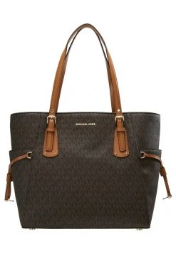 MICHAEL Michael Kors Damen VOYAGER SIGNATURE TOTE - Handtasche - Brown 16 MICHAEL Michael Kors Damen VOYAGER SIGNATURE TOTE - Handtasche - Brown -MICHAEL Michael Kors Verkaufsgeschäft 7ca749c538ed4454b7b734d9e7a4aa03