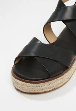 MICHAEL Michael Kors Damen DARBY - Plateausandalette - Black -MICHAEL Michael Kors Verkaufsgeschäft 7de2165bbd214148995c25d0316c716a