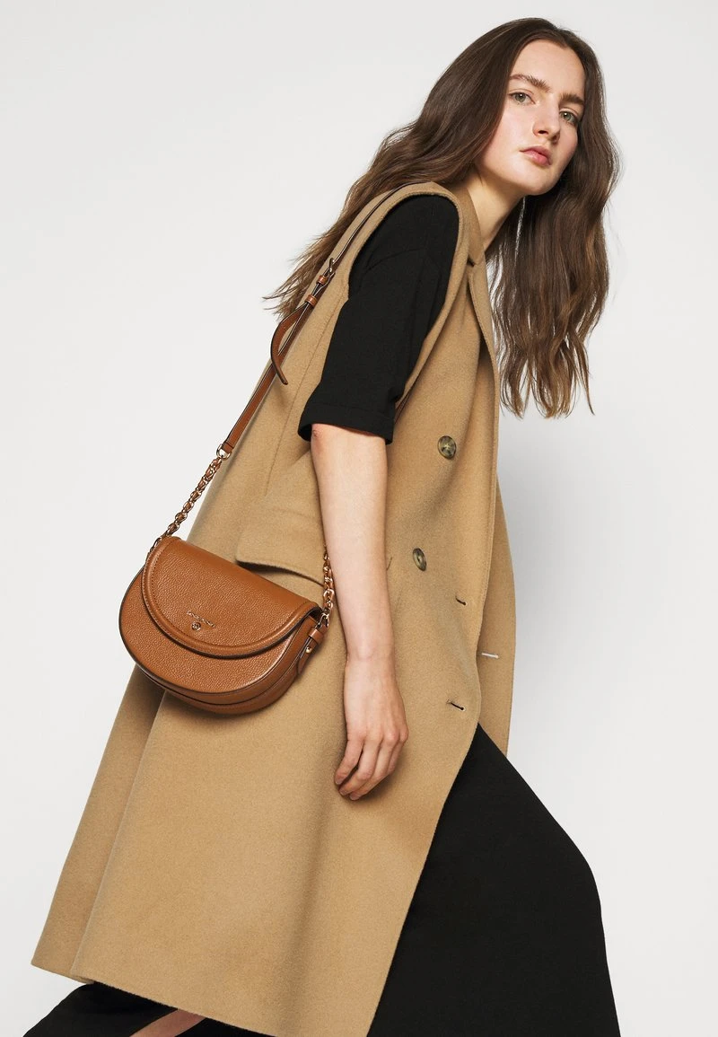 MICHAEL Michael Kors Damen JET SET DOME - Umhängetasche - Tan 3 MICHAEL Michael Kors Damen JET SET DOME - Umhängetasche - Tan