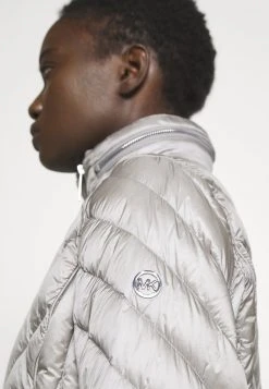 MICHAEL Michael Kors Damen SHORT PACKABLE PUFFER - Daunenjacke - Nickel 15 MICHAEL Michael Kors Damen SHORT PACKABLE PUFFER - Daunenjacke - Nickel -MICHAEL Michael Kors Verkaufsgeschäft 8fe104101ade44ecb012b2027d58304f