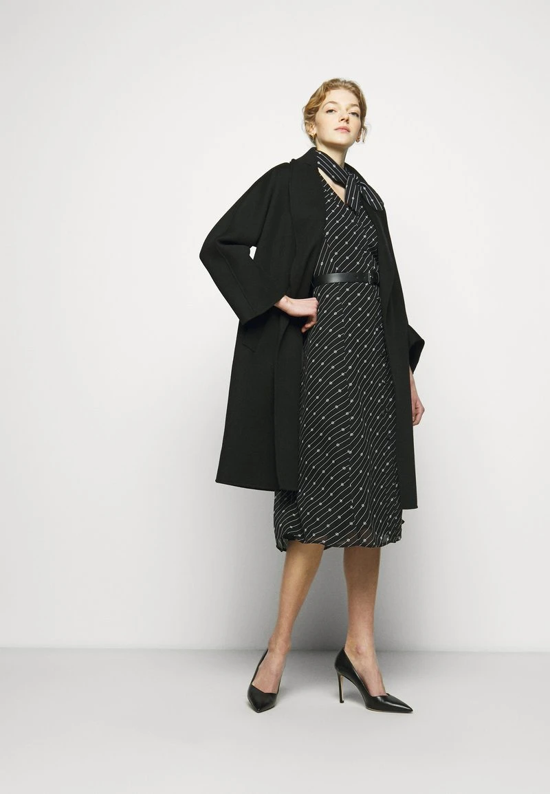 MICHAEL Michael Kors Damen CIRCLE LOGO DRESS - Freizeitkleid - Black/white 4 MICHAEL Michael Kors Damen CIRCLE LOGO DRESS - Freizeitkleid - Black/white – Bild 2