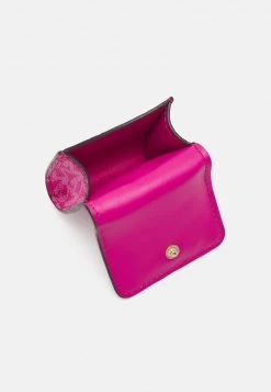 MICHAEL Michael Kors Damen TRAVEL ACCESSORIES CLIPCASE FOR AIRPODS - Sonstige Accessoires - Wild Berry -MICHAEL Michael Kors Verkaufsgeschäft 94a39982887847208fef9a7c002c6f26