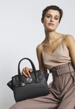 MICHAEL Michael Kors Damen FLAP SATCHEL - Handtasche - Black 9 MICHAEL Michael Kors Damen FLAP SATCHEL - Handtasche - Black -MICHAEL Michael Kors Verkaufsgeschäft 97798641d3334320a54e4a17cad05c00