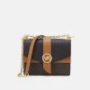 MICHAEL Michael Kors Damen GREENWICH - Umhängetasche - Brown -MICHAEL Michael Kors Verkaufsgeschäft 9ad5b5a1ff3f480fbc583ec1a3fede9f