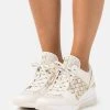 MICHAEL Michael Kors Damen GEORGIE TRAINER - Sneaker Low - Vanilla/cream 1 MICHAEL Michael Kors Damen GEORGIE TRAINER - Sneaker Low - Vanilla/cream -MICHAEL Michael Kors Verkaufsgeschäft 9b000bdfe8fa4366bfd602cb23b0b913