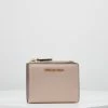 MICHAEL Michael Kors Damen JET SET SNAP BILLFOLD SMALL - Geldbörse - Soft Pink 2 MICHAEL Michael Kors Damen JET SET SNAP BILLFOLD SMALL - Geldbörse - Soft Pink -MICHAEL Michael Kors Verkaufsgeschäft 9e335d6d10c8408fbf80c0e57dc69acc