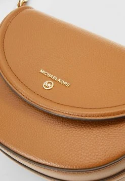 MICHAEL Michael Kors Damen JET SET DOME - Umhängetasche - Tan 13 MICHAEL Michael Kors Damen JET SET DOME - Umhängetasche - Tan -MICHAEL Michael Kors Verkaufsgeschäft a4c2bfa35fc44fa3ae09ab64723526bd