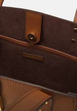 MICHAEL Michael Kors Damen KARLIE TOTE - Shopping Bag - Luggage 12 MICHAEL Michael Kors Damen KARLIE TOTE - Shopping Bag - Luggage -MICHAEL Michael Kors Verkaufsgeschäft abb868f92c22429790594b3352bc7629