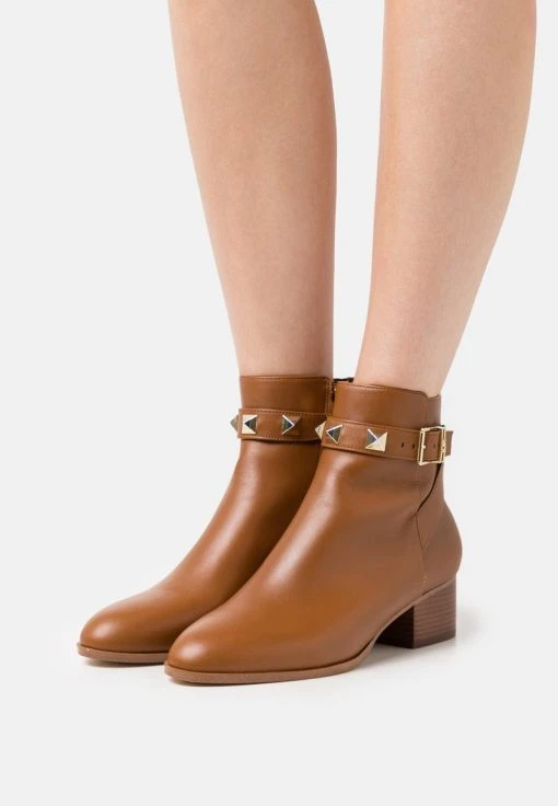 MICHAEL Michael Kors Damen BRITTON - Stiefelette - Luggage -MICHAEL Michael Kors Verkaufsgeschäft ad4f640a25f54318aa8e3cbf6708ceb2