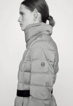 MICHAEL Michael Kors Damen ULTRA BELTED HORIZONTAL QUILTED JACKET - Daunenjacke - Taupe -MICHAEL Michael Kors Verkaufsgeschäft b331fdafdb7d46f29363adce676e550d