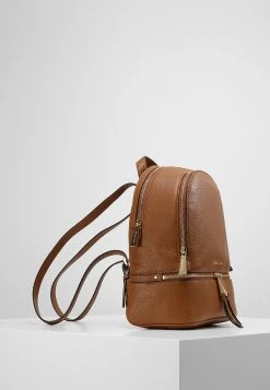 MICHAEL Michael Kors Damen RHEA ZIP BACKPACK SMALL - Tagesrucksack - Luggage 11 MICHAEL Michael Kors Damen RHEA ZIP BACKPACK SMALL - Tagesrucksack - Luggage -MICHAEL Michael Kors Verkaufsgeschäft c84b8ab04f7f405bb114550398b98292