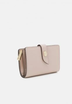 MICHAEL Michael Kors Damen CHARM WALLET - Geldbörse - Soft Pink 9 MICHAEL Michael Kors Damen CHARM WALLET - Geldbörse - Soft Pink -MICHAEL Michael Kors Verkaufsgeschäft d218e631a8e44677b7ee3c4f7a263010