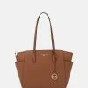 MICHAEL Michael Kors Damen MARILYN TOTE - Shopping Bag - Luggage 2 MICHAEL Michael Kors Damen MARILYN TOTE - Shopping Bag - Luggage -MICHAEL Michael Kors Verkaufsgeschäft d4658483941c4cb2b69dc6382a015989