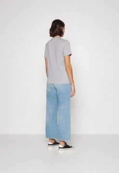 MICHAEL Michael Kors Damen CHARM CLASSIC - T-Shirt Print - Light Grey 11 MICHAEL Michael Kors Damen CHARM CLASSIC - T-Shirt Print - Light Grey -MICHAEL Michael Kors Verkaufsgeschäft d7c2d2c72cf64ea2ba56870f2c70d2d0