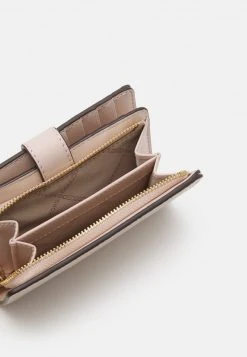 MICHAEL Michael Kors Damen CHARM WALLET - Geldbörse - Soft Pink 12 MICHAEL Michael Kors Damen CHARM WALLET - Geldbörse - Soft Pink -MICHAEL Michael Kors Verkaufsgeschäft d9280ce2394c4b55a30153fee58e8d9a