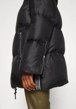 MICHAEL Michael Kors Damen LOGO TAPE ECO PUFFER - Daunenjacke - Black -MICHAEL Michael Kors Verkaufsgeschäft d95de5a8b1ff46d18efbe7df8f72d60a
