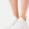 MICHAEL Michael Kors Damen NICK TRAINER - Sneaker Low - Optic White 1 MICHAEL Michael Kors Damen NICK TRAINER - Sneaker Low - Optic White -MICHAEL Michael Kors Verkaufsgeschäft db3917602f374e1d8f4db0160efc3779