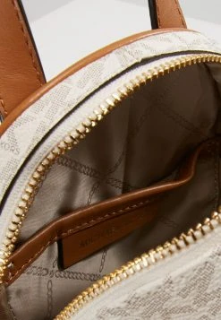 MICHAEL Michael Kors Damen RHEA ZIP XS BACKPACK - Tagesrucksack - Vanilla 13 MICHAEL Michael Kors Damen RHEA ZIP XS BACKPACK - Tagesrucksack - Vanilla -MICHAEL Michael Kors Verkaufsgeschäft dbce0cc6474e4440a6eda80b9ecfee28