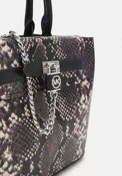 MICHAEL Michael Kors Damen HAMILTON LEGACY BELTED SATCHEL - Handtasche - Black/white -MICHAEL Michael Kors Verkaufsgeschäft ee6c33b725b4433cbd07863be9d51ddb