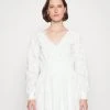 MICHAEL Michael Kors Damen PALM EYELET - Freizeitkleid - White -MICHAEL Michael Kors Verkaufsgeschäft f3e526c6364c447ba2e2627a3cf030e0