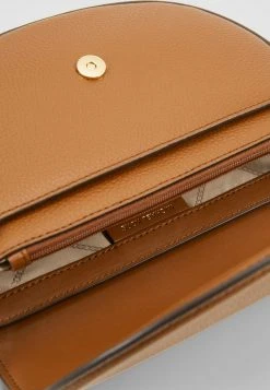 MICHAEL Michael Kors Damen JET SET DOME - Umhängetasche - Tan 12 MICHAEL Michael Kors Damen JET SET DOME - Umhängetasche - Tan -MICHAEL Michael Kors Verkaufsgeschäft fb275b0395c24b9298133c13626c3b9e