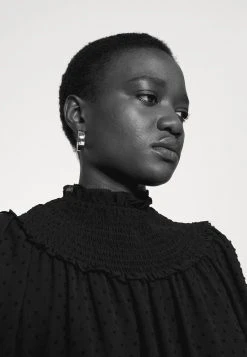 MICHAEL Michael Kors Damen SWISS DOT SMOCKED DRESS - Freizeitkleid - Black -MICHAEL Michael Kors Verkaufsgeschäft fbc7eaa221f94f2d918a7781a06f270d