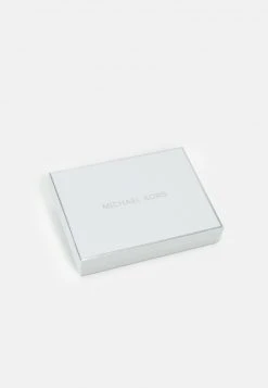 MICHAEL Michael Kors Damen JET SET CHARM FLAP WRISTLET - Geldbörse - Camel 10 MICHAEL Michael Kors Damen JET SET CHARM FLAP WRISTLET - Geldbörse - Camel -MICHAEL Michael Kors Verkaufsgeschäft ff58b3f417414d809d79bcf6242acdfc